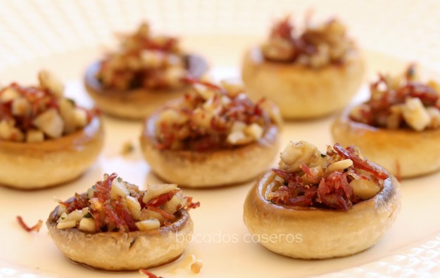 champiñones rellenos de jamón